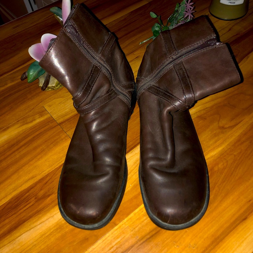 Women’s Zip Up Short Booties Clark’s 7.5M Very Comfy Boots in brown leather